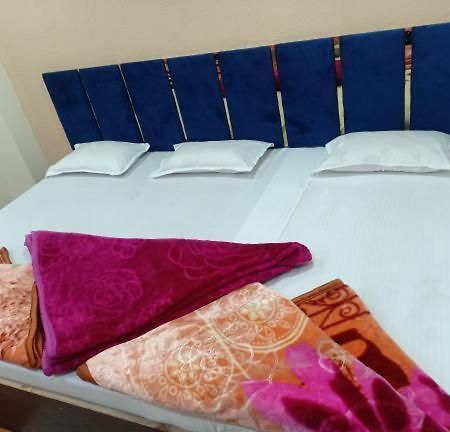 Hotel Rolex Ujjain Exteriör bild