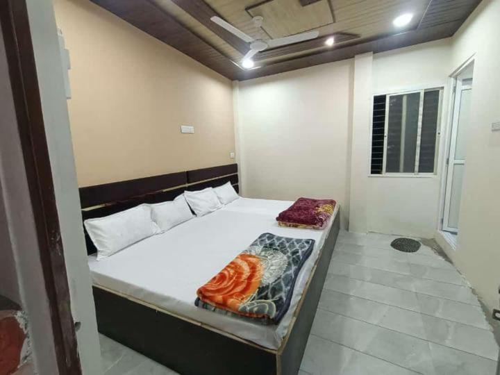 Hotel Rolex Ujjain Exteriör bild